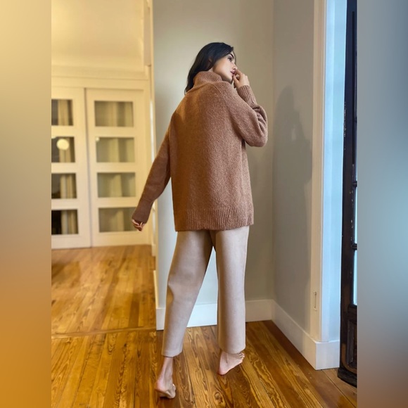 The Group by Babaton Aritizia Day Off Turtleneck 🤍 - Picture 12 of 12